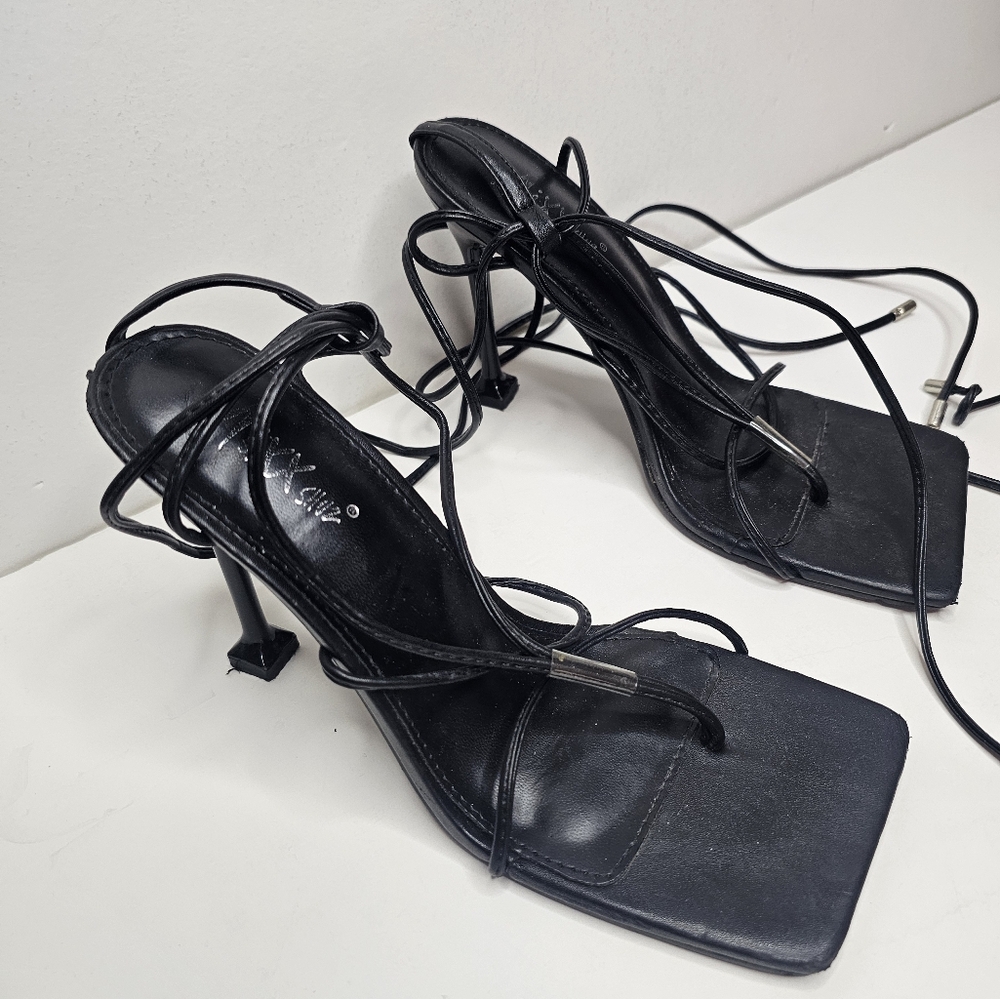 Mixx Shuz Black Strappy Thong Stiletto Heel Sandals - Size 7.5 Square Toe - Picture 5 of 9
